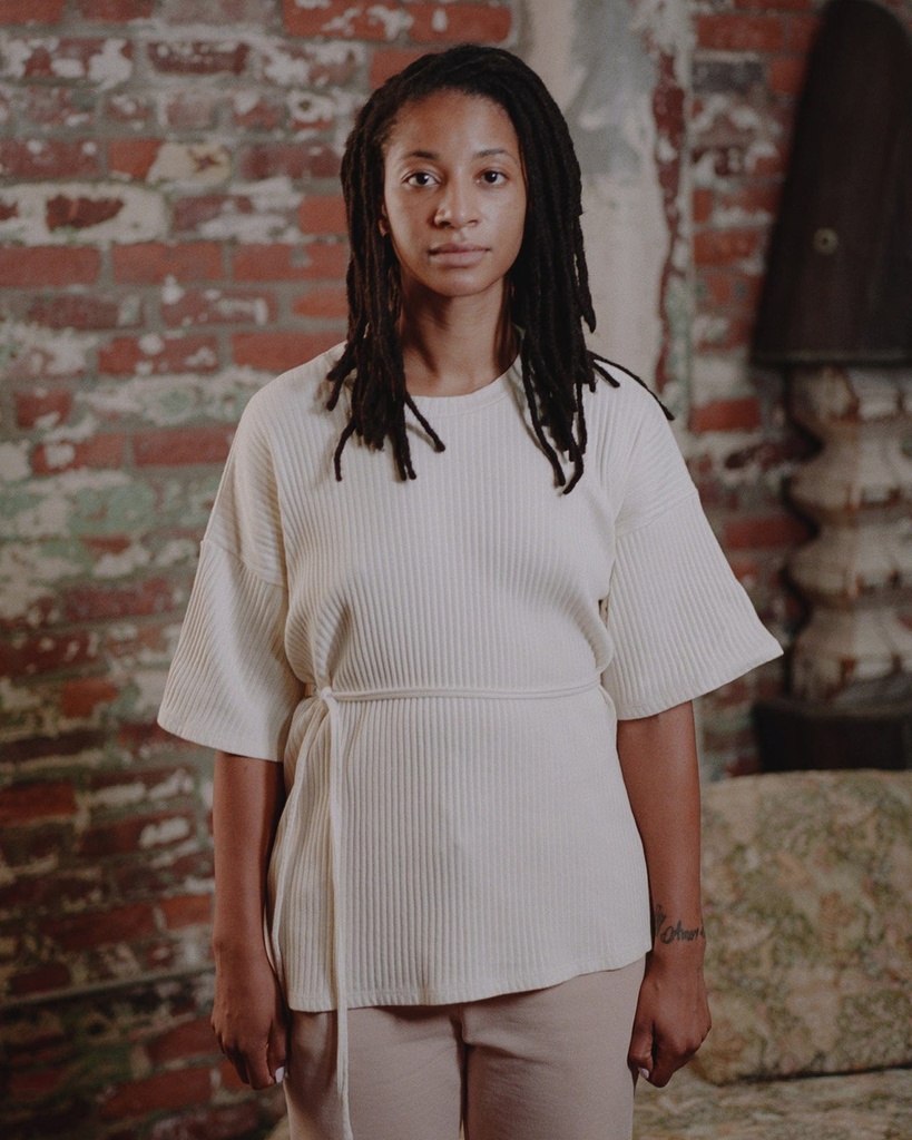 Baserange Toppur Shaw Tee off white